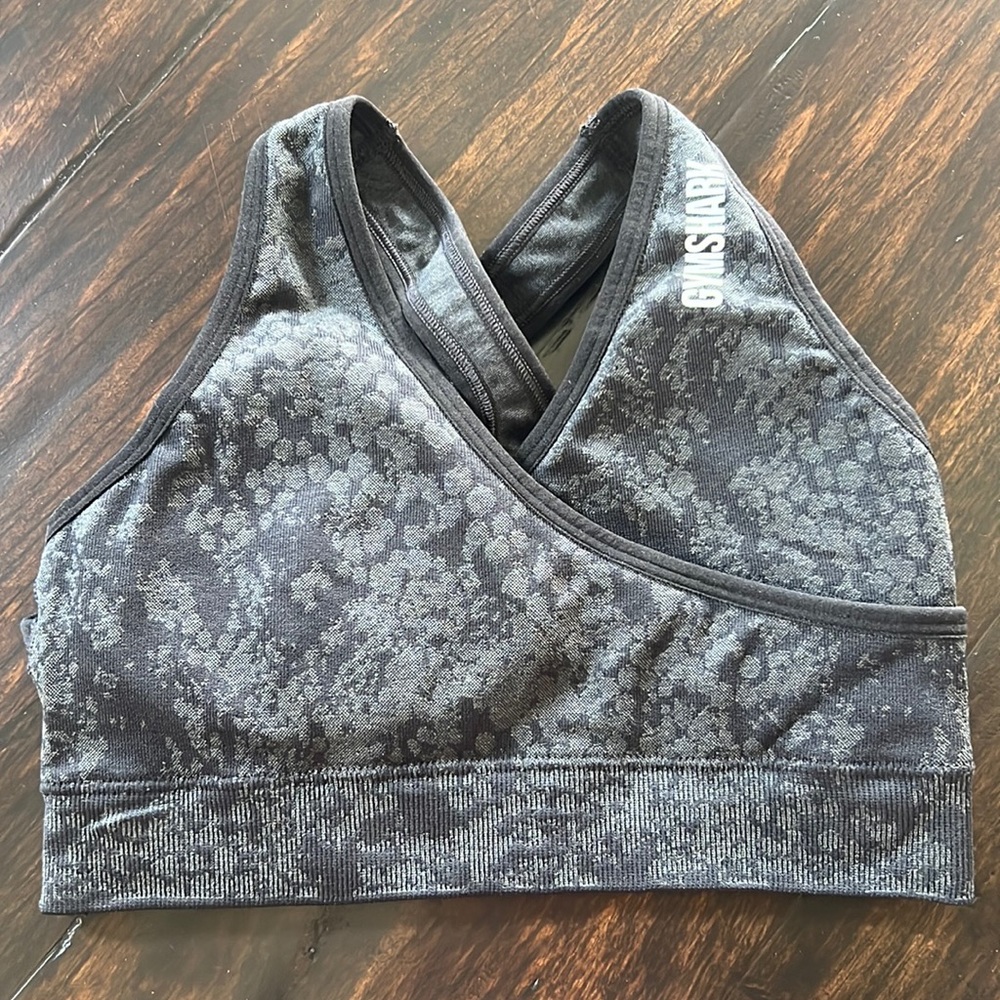NWOT * Gymshark Black & Grey Adapt Seamless Sports Bra Size XS